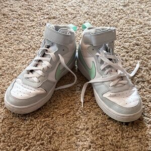 Kids High-Top Nike’s in Gray and Mint